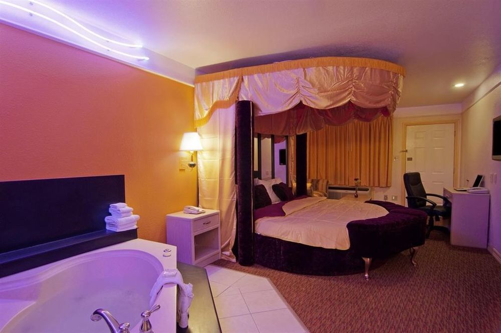Texas Inn & Suites Pharr/San Juan Konforlar fotoğraf